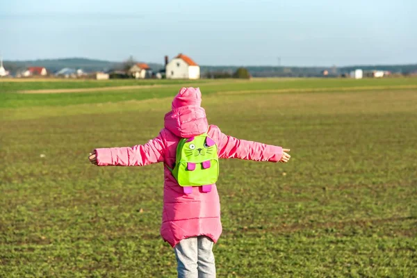 Niño Ama Casa Que Nació Chica Chaqueta Rosa Con Mochila — Foto de Stock