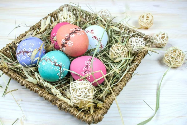 Яйца Гнезде Праздник Религии Пасхальная Еда Столе — стоковое фото