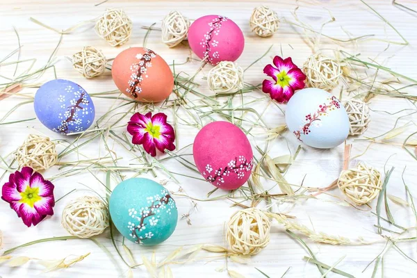 Яйца Гнезде Праздник Религии Пасхальная Еда Столе — стоковое фото