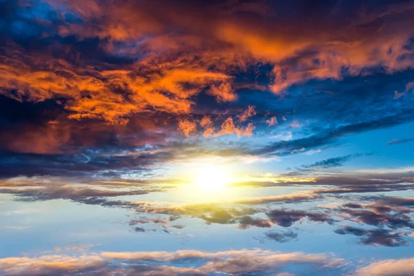 Schöner Sonnenaufgang Wunderschöne Himmlische Landschaft Mit Der Sonne Den Wolken — Stockfoto