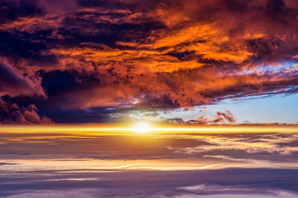 Rosa Wolken Der Sonnenuntergangssonne Schöne Himmlische Landschaft Mit Der Sonne — Stockfoto