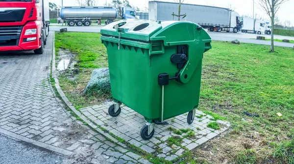 Latas Lixo Cidade Livre Durante Dia — Fotografia de Stock