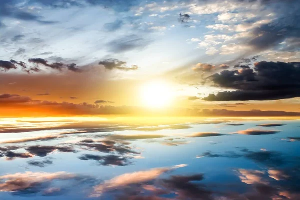 Vackert Himmelskt Landskap Med Solen Molnen Bakgrund Guds Himmel — Stockfoto