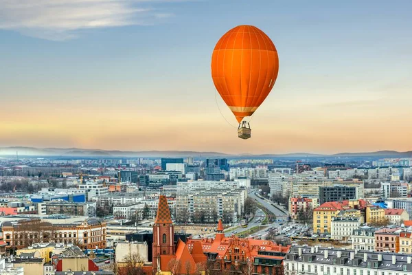 Orange Balloon Flies City — Stock Photo, Image