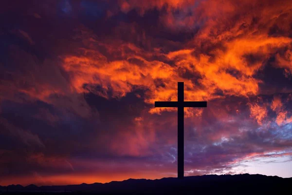 Cruz Madeira Contra Fundo Céu Fundo Páscoa Cruz Cristã Contra — Fotografia de Stock