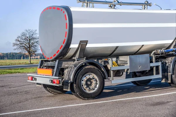 Réservoir Voiture Avec Lait Baril Remorque Transport Marchandises Liquides — Photo