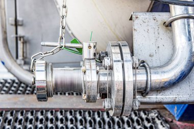  Nakliye konteynırı kilide kapatıldı. Karavan namlusunu kilitle