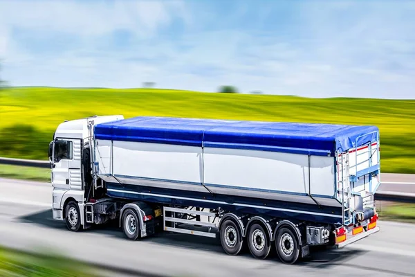 Entrega Carga Agriculturre Truck Move Estrada Velocidade Entrega Mercadorias — Fotografia de Stock