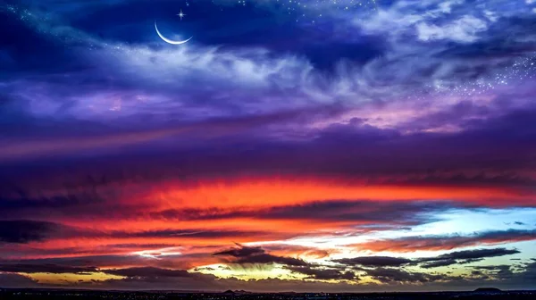 Krásný Mladý Měsíc Mracích Západu Slunce Klid Přírody Mladý Měsíc — Stock fotografie