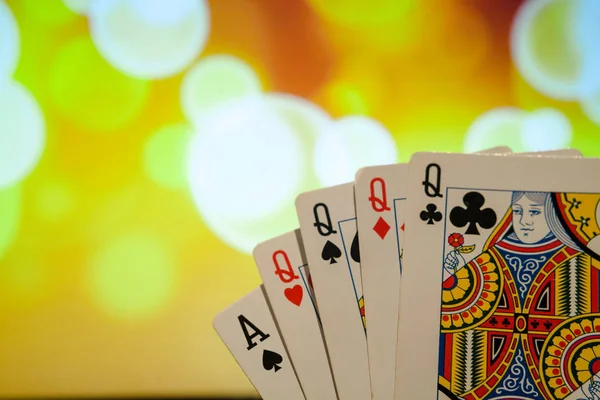 Kartların kapalı arkaplan, kumarhane konsepti 