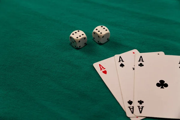 Yeşil arka plan, kumarhane konsepti 