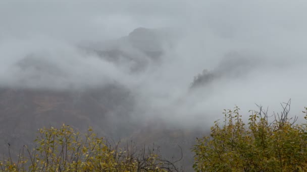 The formation and movements of clouds up to the steep slopes of the  mountains of Central Caucasus peaks. — Stock Video