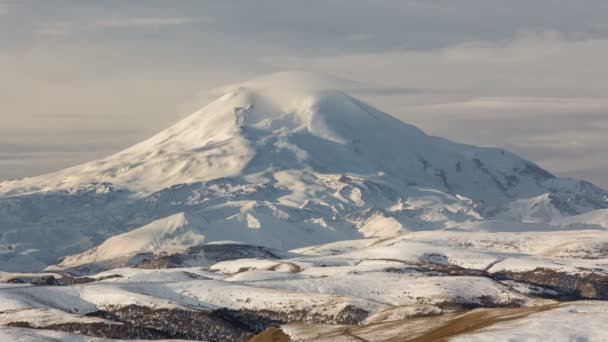 The formation and movements of clouds up to the steep slopes of the  mountains of Central Caucasus peaks. — Stock Video