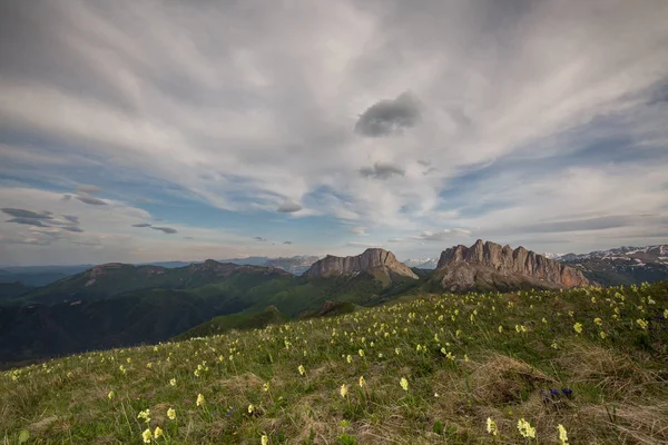 Rusia, timelapse. La formación y el movimiento de las nubes sobre el — Foto de Stock