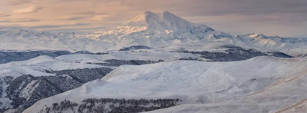 Rusya, Kafkas Dağları, Kabardey-çatışmalar işgalciler. Elbruz Dağı