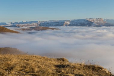 Rusya. Kafkas Dağları ilk karda geç Güz 