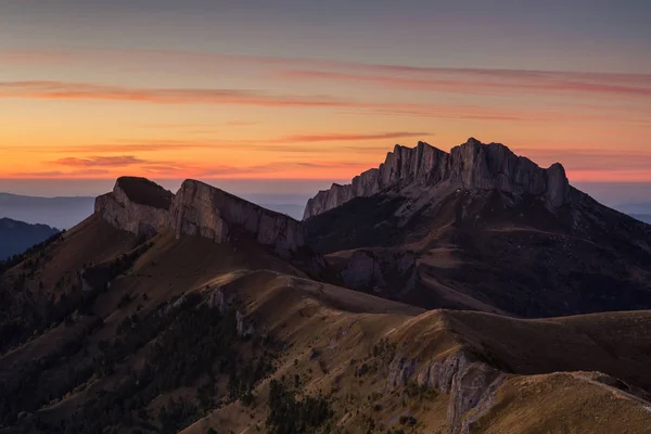 Kafkasya ve doğal park büyük Thach Adıge dağlarının eteklerinde altın sonbahar