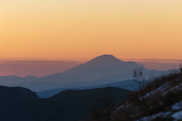 Outono dourado nas encostas das montanhas do Cáucaso e Adygea no parque natural Big Thach — Fotografia de Stock