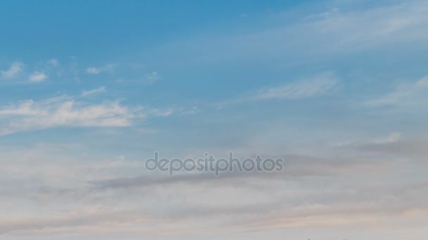 Déplacement rapide de nuages orageux hivernaux au-dessus des steppes du Don . — Video