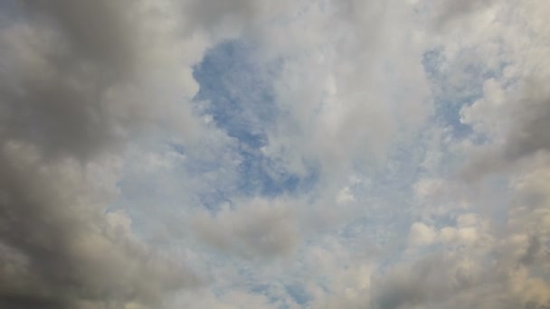 Snelle beweging van winter storm wolken over de steppen van de Don. — Stockvideo