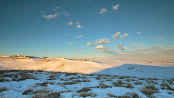 Tvorbu a pohyb mraků nad sopka Elbrus na Kavkaze v zimě. — Stock video