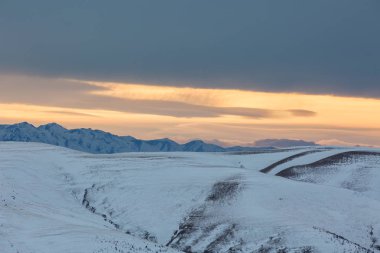 Rusya. Oluşumu ve bulutların üzerinde volkan Elbus hareketi