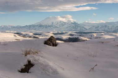Rusya. Oluşumu ve bulutların üzerinde volkan E hareketi