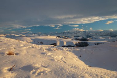 Rusya. Oluşumu ve bulutların üzerinde volkan E hareketi