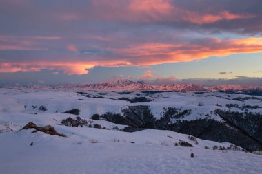 Rusya. Oluşumu ve bulutların üzerinde volkan E hareketi