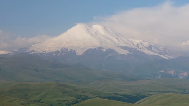 Winter Uitzicht Besneeuwde Bergen Van Kaukasus Vorming Verplaatsing Van Wolken — Stockvideo