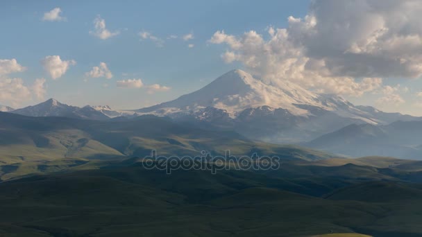 Vistas Invernales Las Montañas Nevadas Del Cáucaso Formación Movimiento Nubes — Vídeos de Stock
