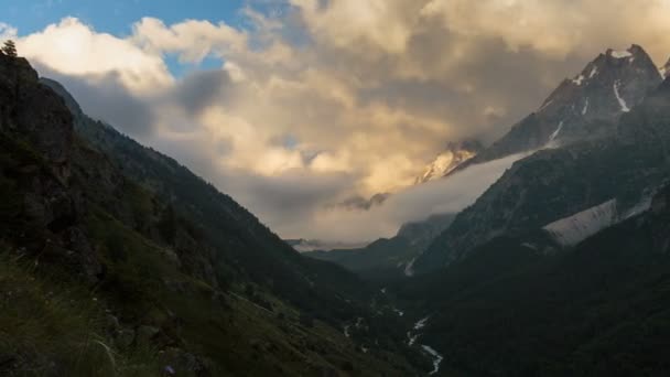 Winteransichten Der Schneebedeckten Berge Des Kaukasus Bildung Und Bewegung Von — Stockvideo