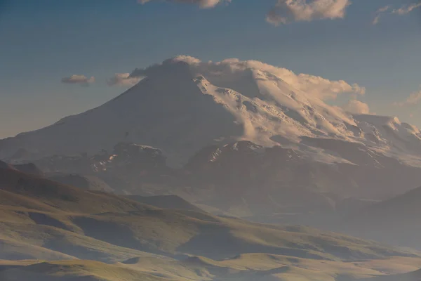 Vistas Invernales Las Montañas Nevadas Del Cáucaso Formación Movimiento Nubes — Foto de Stock