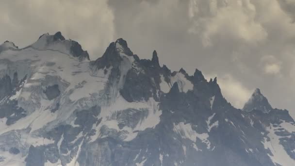 Vistas Invernales Las Montañas Nevadas Del Cáucaso Formación Movimiento Nubes — Vídeos de Stock