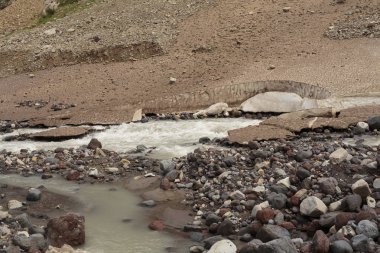 Rusya, zaman atlamalı. Oluşumu ve bulutlar Adıge Bolshoy Thach ve Kafkas Dağları yaz yamaçları üzerinde hareket