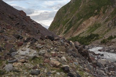 Rusya, zaman atlamalı. Oluşumu ve bulutlar Adıge Bolshoy Thach ve Kafkas Dağları yaz yamaçları üzerinde hareket