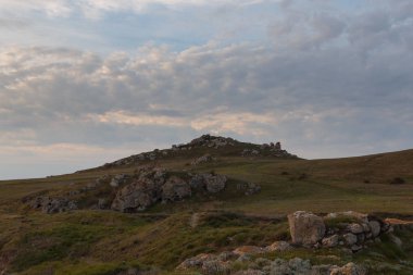 C bozkır parçası baharda bulutlarda hareketi