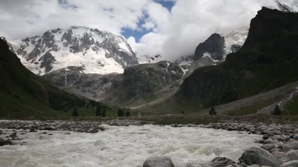 Rusland Time Lapse Verkeer Van Wolken Water Stroomt Een Onstuimige — Stockvideo