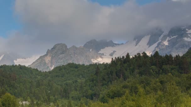 Russia Time Lapse Movimenti Nuvole Acqua Scorrono Fiume Tempestoso Nelle — Video Stock