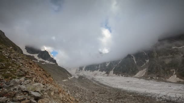 Russia Time Lapse Movimenti Nuvole Acqua Scorrono Fiume Tempestoso Nelle — Video Stock