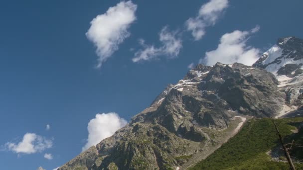 러시아 경과입니다 여름에 산맥에 폭풍우 구름과 운동의 — 비디오