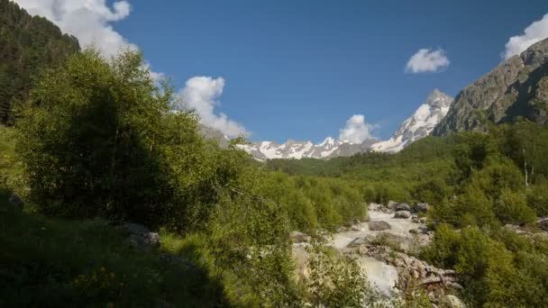 Rusia Lapso Tiempo Movimiento Nubes Agua Fluye Río Tormentoso Las — Vídeos de Stock