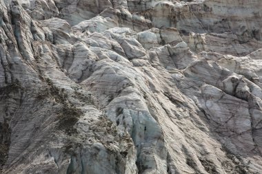 Rusya'nın Batı Kafkas Dağları üzerinde gösteri ve buz Kashkatash buzul havadan görünümü.