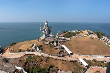 Murudeshwar, Hindistan heykeli Lord Shiva yükseltide üst kısmında Murudeshwar Tapınağı'nda inşa edilmiş