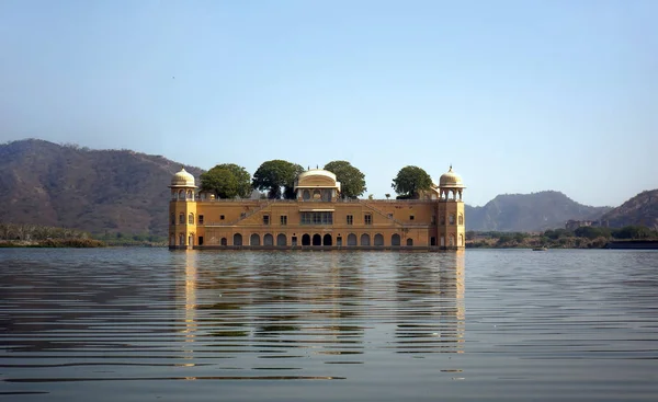 Water Palace in Man Sagar Lake. Jaipur, Rajasthan, India. 18th Century. — Stock Photo, Image