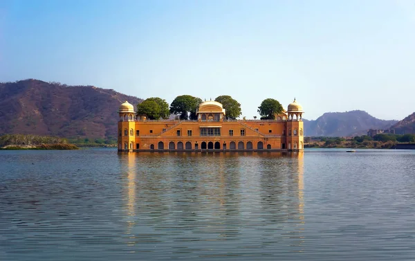 Water Palace was built during the 18th century in the middle of Man Sager Lake. — Stock Photo, Image