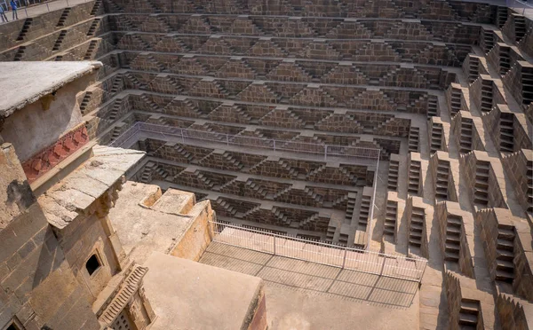 Chand Baori Stepwell en la aldea de Abhaneri — Foto de Stock