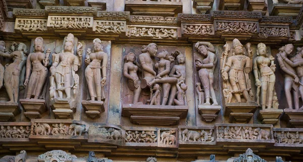 Groupe occidental de temples de Khajuraho célèbre pour leurs sculptures érotiques, Inde . — Photo