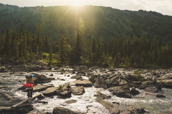 Schone Mountain Creek met blauwe zuiver Water — Stockfoto