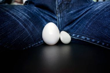 Erkek testislerinden tavuk yumurta şeklinde